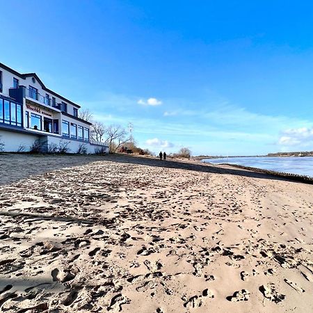 Gaestehaus Weserblick Am Weser-Sandstrand Berne Eksteriør billede