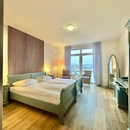 Gaestehaus Weserblick Am Weser-Sandstrand Berne Eksteriør billede