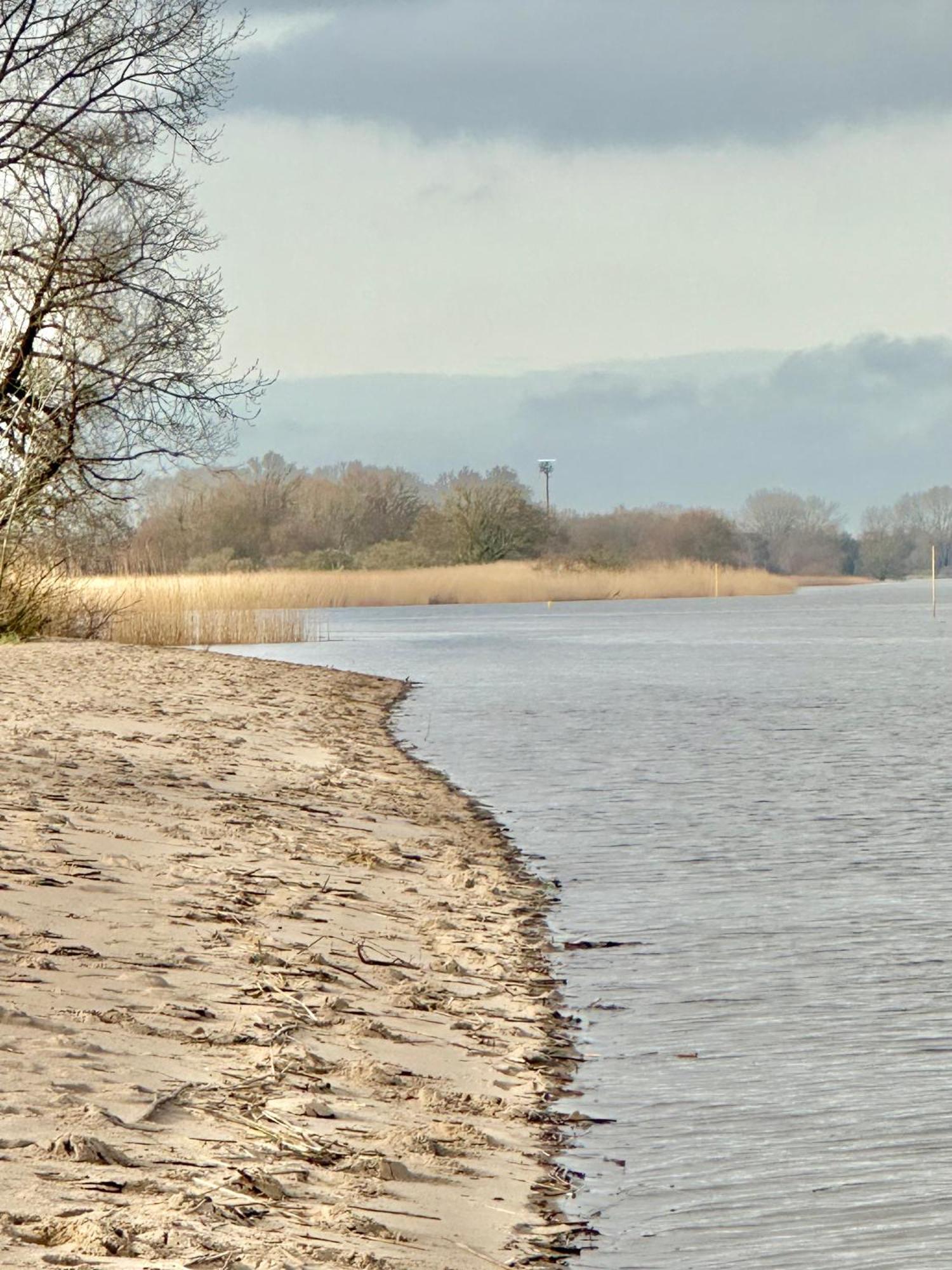 Gaestehaus Weserblick Am Weser-Sandstrand Berne Eksteriør billede