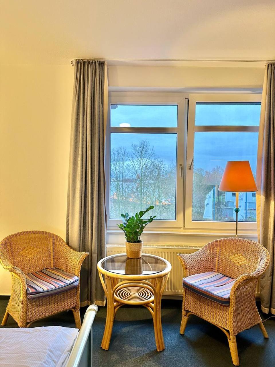 Gaestehaus Weserblick Am Weser-Sandstrand Berne Eksteriør billede