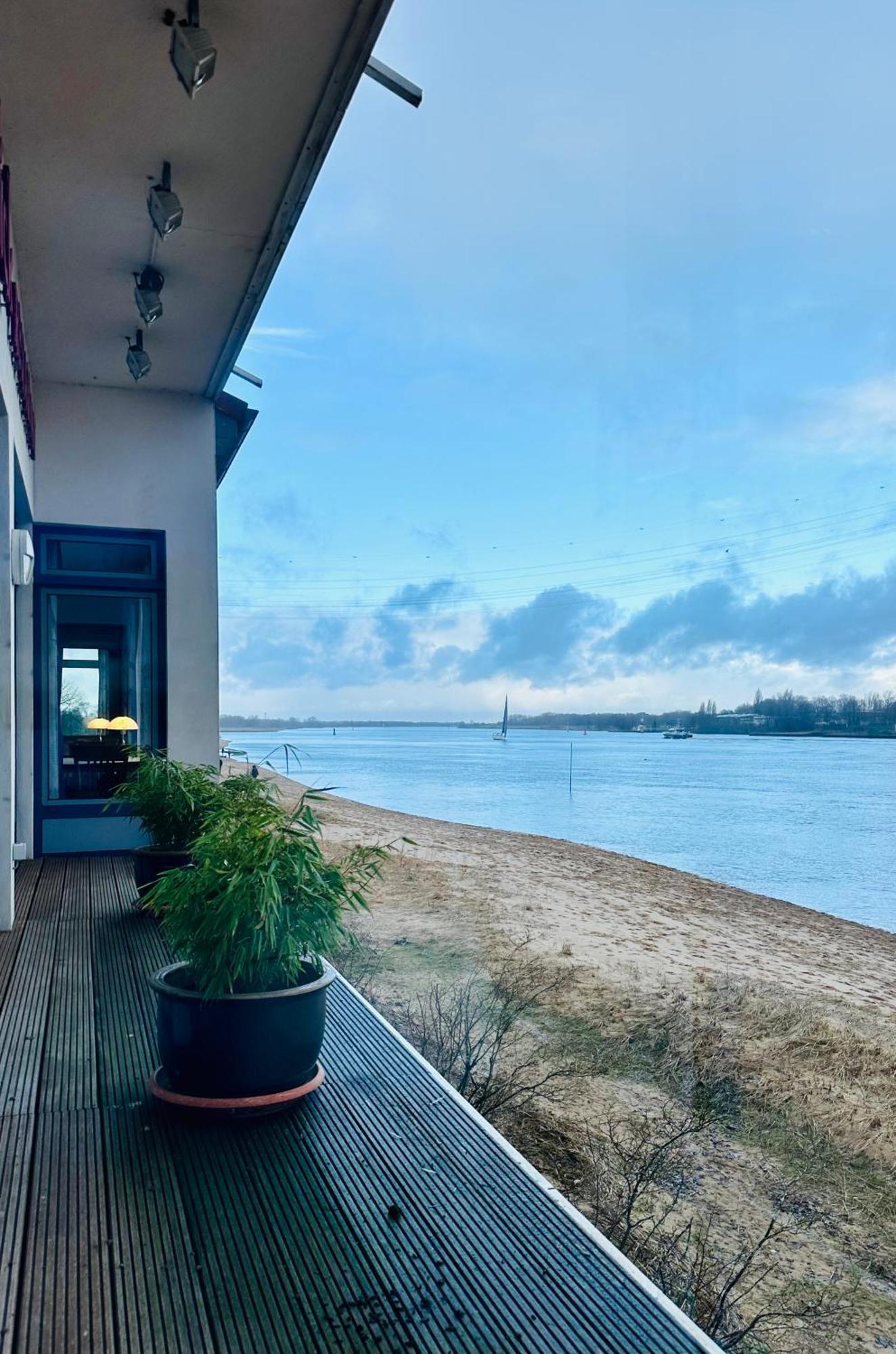 Gaestehaus Weserblick Am Weser-Sandstrand Berne Eksteriør billede