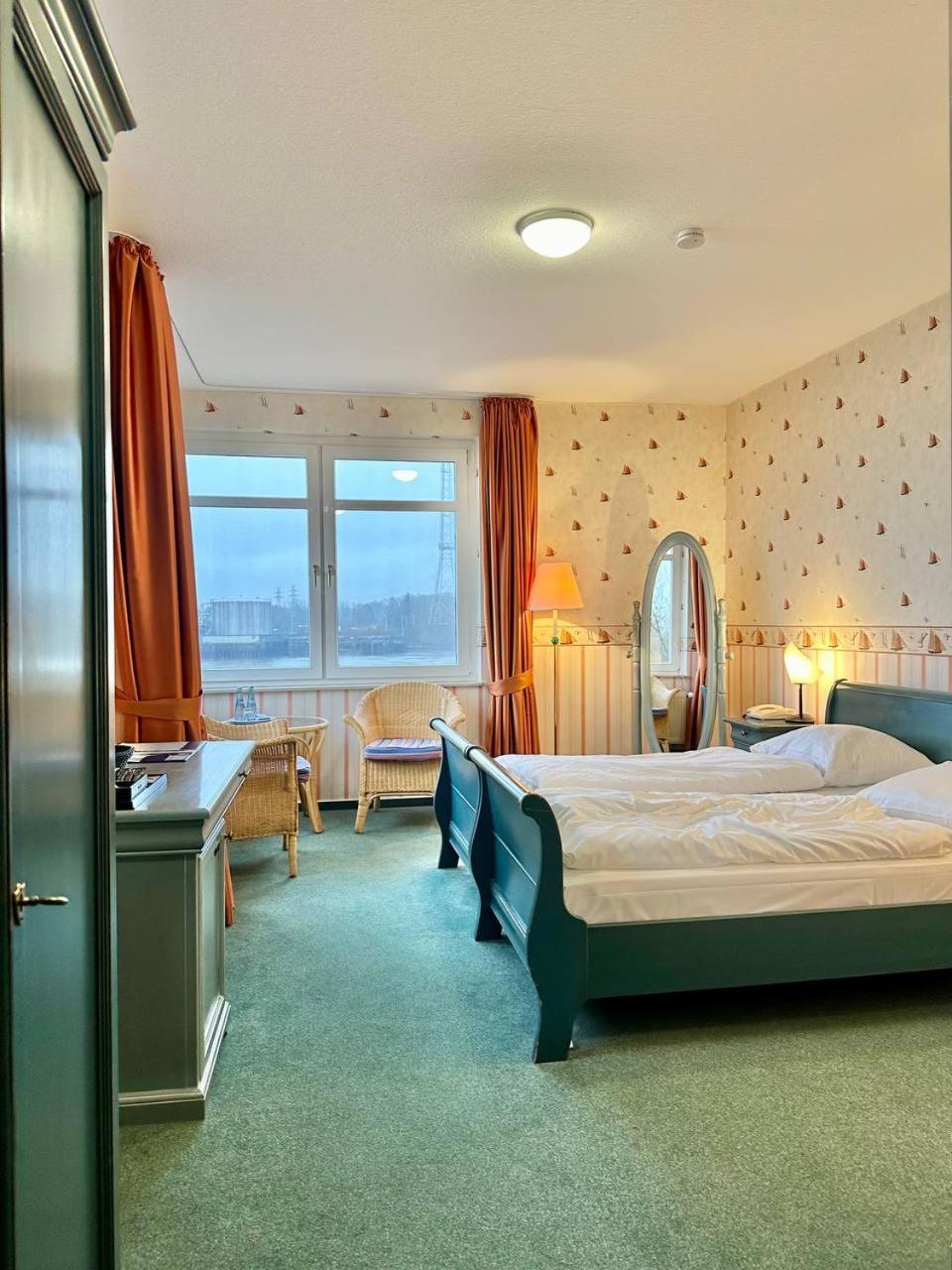 Gaestehaus Weserblick Am Weser-Sandstrand Berne Eksteriør billede