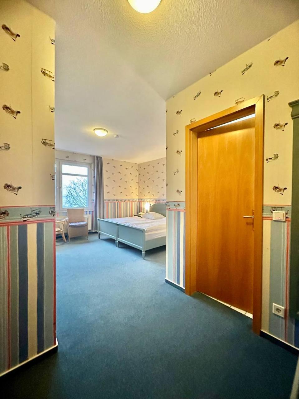 Gaestehaus Weserblick Am Weser-Sandstrand Berne Eksteriør billede