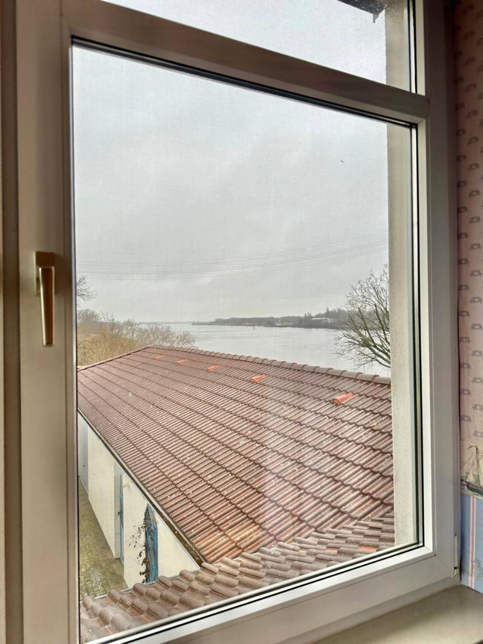 Gaestehaus Weserblick Am Weser-Sandstrand Berne Eksteriør billede