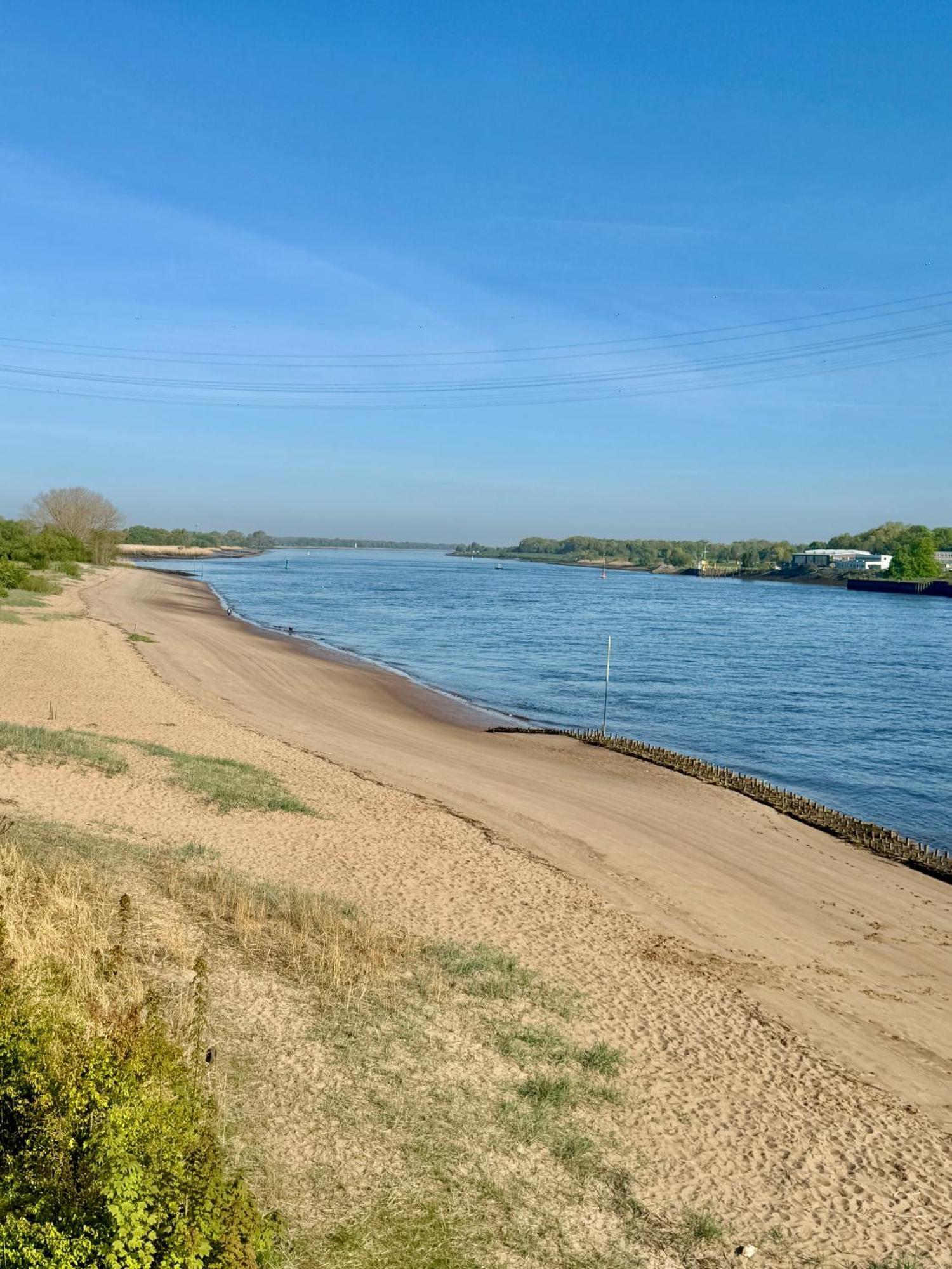 Gaestehaus Weserblick Am Weser-Sandstrand Berne Eksteriør billede