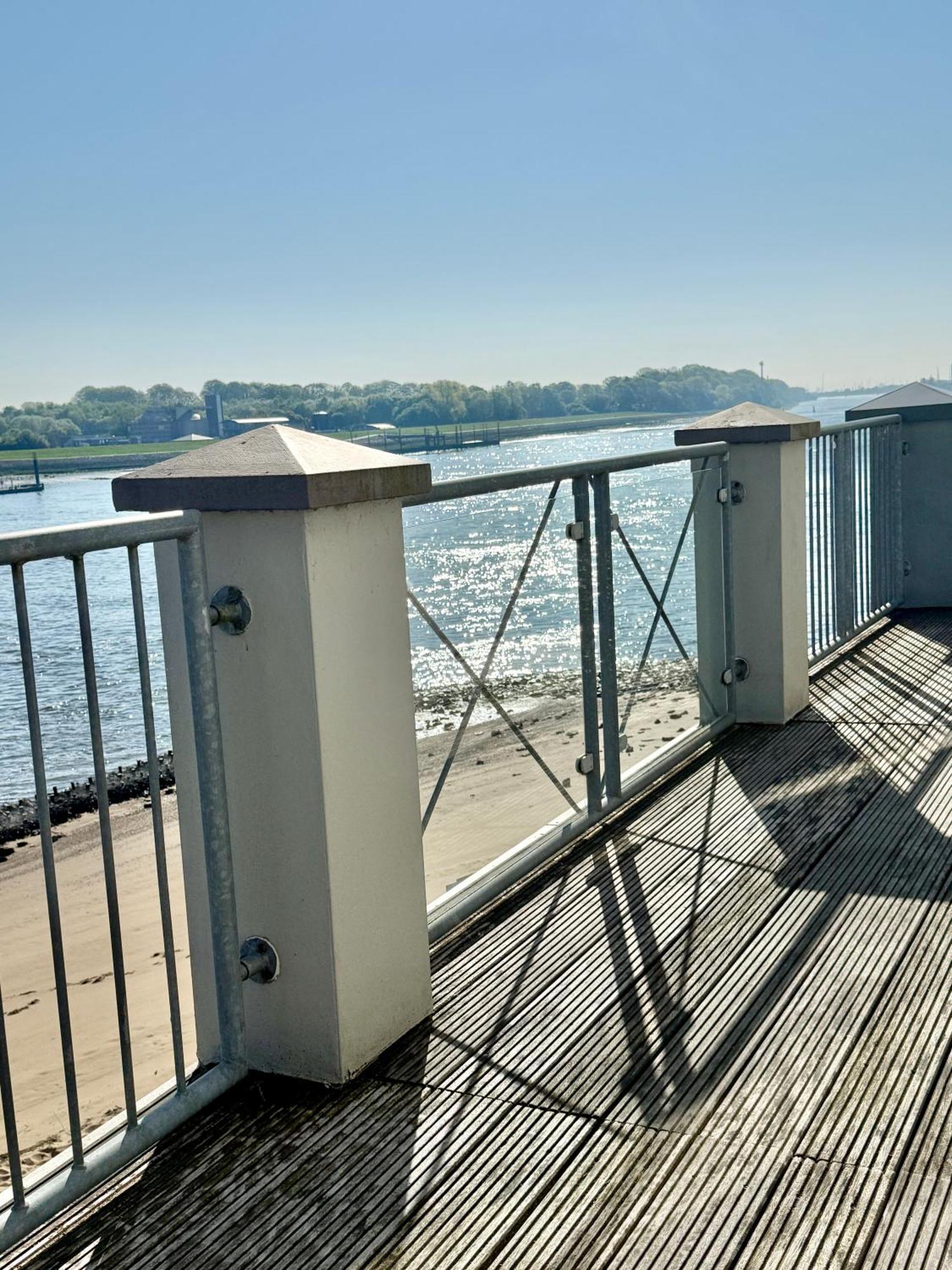Gaestehaus Weserblick Am Weser-Sandstrand Berne Eksteriør billede